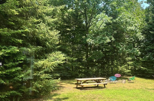 Lafontaine Cottage | clean all seasons cottage & pet friendly close to beaches