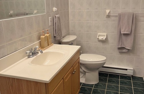 Lafontaine Cottage | clean all seasons cottage & pet friendly close to beaches