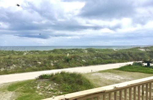 Ocean Cay Cottage | CLEAN AND BRIGHT BEACHFRONT COTTAGE. PERFECT FOR SMALL FAMILIES!