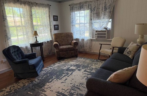 Pineland House | Clean and comfortable home near downtown Pineland.