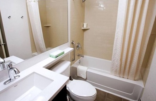 Westchase House | Clean and Comfy Unit, Kitchen, Pool, Fitness Center