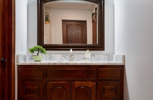Weatherford House | Clean and cozy farmhouse
