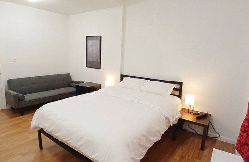 New London Bed & Breakfast | Clean and cozy, King bed, private bathroom, ample parking, free internet
