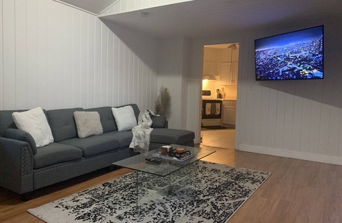 West End - West Side Apartment | Clean and Spacious Room with Relaxation Lounge