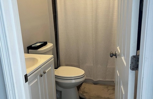 West End - West Side Apartment | Clean and Spacious Room with Relaxation Lounge