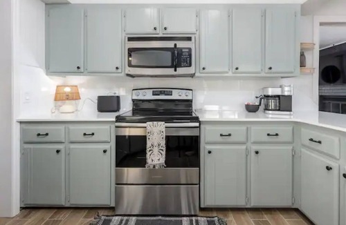 Moore House | Clean and Updated Home in Moore with Bonus Room