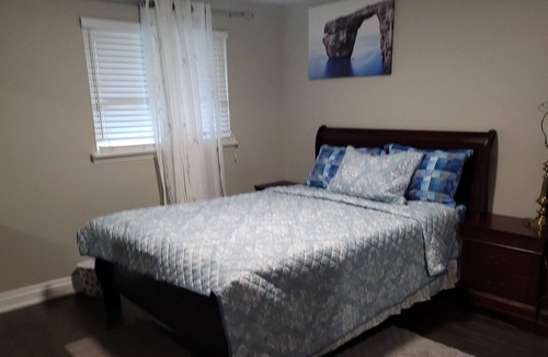 Oshawa House | Clean apartment with 4 free parking spaces.