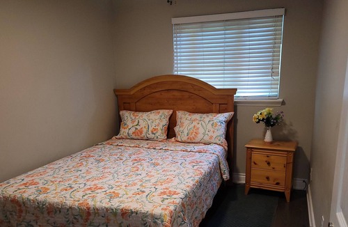 Oshawa House | Clean apartment with 4 free parking spaces.