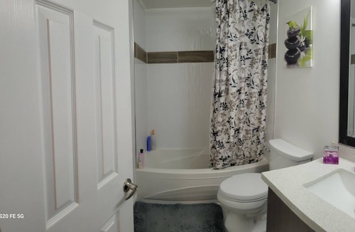 Oshawa House | Clean apartment with 4 free parking spaces.