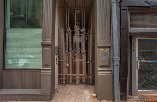 Central Business District Condo | Clean, Art Deco 1000sqft Condo Downtown + Gated Parking