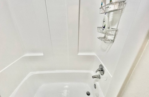 Rampart Village Apartment | Clean bed! clean shower!