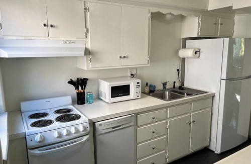 Southmoreland House | Clean&Bright-2Story Townhome w/Patio in Fab Location!