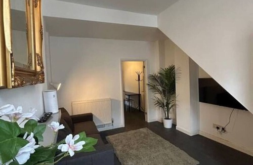 Stoke-on-Trent House | Clean Budget Accommodation