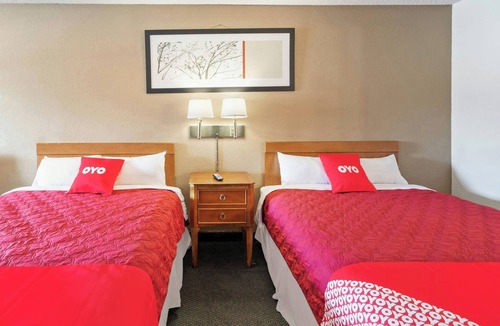 Junction Hotel | Clean, Budget and Pet-Friendly Room with Essentials Near I-10
