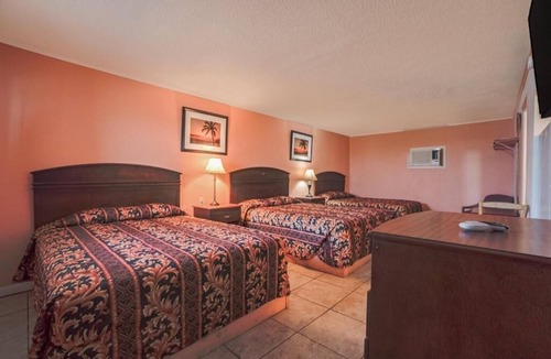 Corpus Christi Hotel | Clean Budget Room Ideal for Adventurers Close to Mustang Island