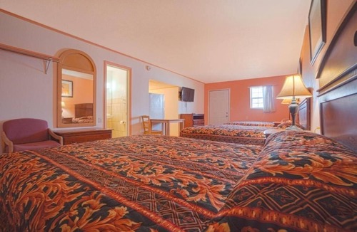 Corpus Christi Hotel | Clean Budget Room Ideal for Adventurers Close to Mustang Island
