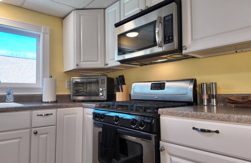 Concord Apartment | Clean Central Spacious Top Unit w/Laundry