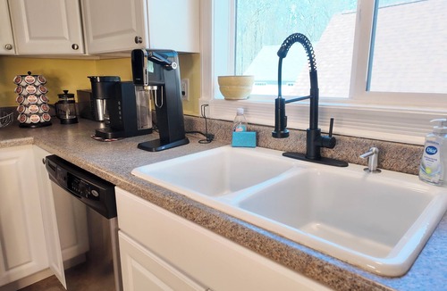 Concord Apartment | Clean Central Spacious Top Unit w/Laundry