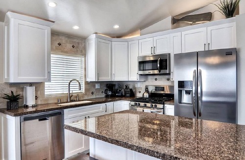 Corona del Mar Condo | Clean & Close to Beach & Village with Loft & A/C-& Garage