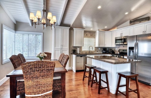 Corona del Mar Condo | Clean & Close to Beach & Village with Loft & A/C-& Garage