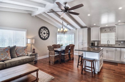 Corona del Mar Condo | Clean & Close to Beach & Village with Loft & A/C-& Garage