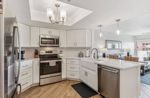 Indian Shores Condo | Clean+Coastal 3BR/2BA Gulf-view Condo, Heated Pool