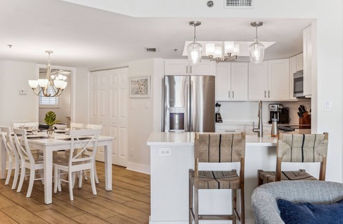 Indian Shores Condo | Clean+Coastal 3BR/2BA Gulf-view Condo, Heated Pool