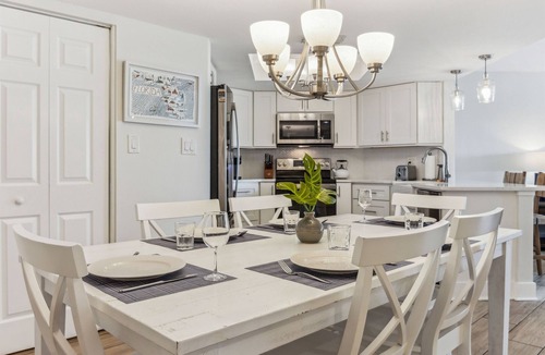 Indian Shores Condo | Clean+Coastal 3BR/2BA Gulf-view Condo, Heated Pool