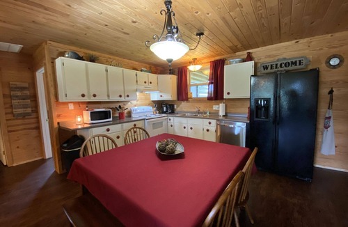 Brookston Cabin | Clean, Comfortable, Cozy Cabin in the Country