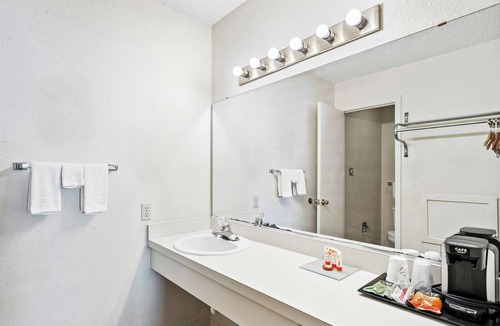 Junction Hotel | Clean, Comfortable, Pet-Friendly Lodge Near I-10 – Ideal for Road Trippers