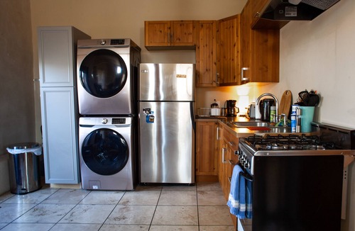 Santa Fe House | Clean & Comfy Casita with Super Fast WiFi, A/C, Private Patio and Parking.