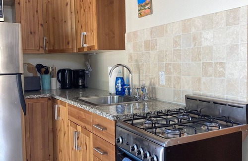 Santa Fe House | Clean & Comfy Casita with Super Fast WiFi, A/C, Private Patio and Parking.