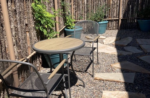 Santa Fe House | Clean & Comfy Casita with Super Fast WiFi, A/C, Private Patio and Parking.