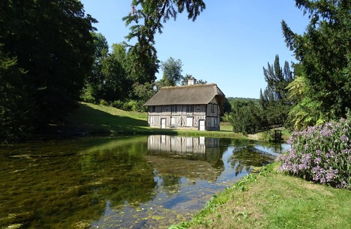 Aclou Cottage | Clean, Comfy Cottage. Suitable for 2-4 guests. Family-friendly. LA MAISMENT.