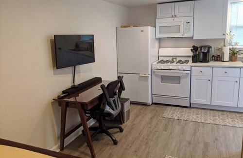 Santa Rosa Cottage | Clean Comfy Cottage Downtown