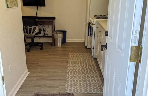 Santa Rosa Cottage | Clean Comfy Cottage Downtown