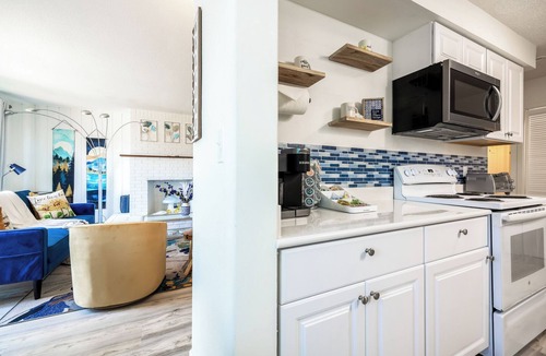 Western House | Clean Comfy House with Hot Tub, Pool Table, & BBQ