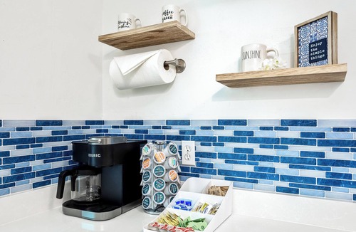 Western House | Clean Comfy House with Hot Tub, Pool Table, & BBQ