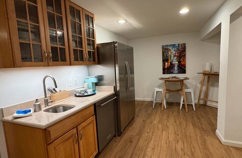 Reston Bed & Breakfast | Clean comfy Reston B&B with ping pong table