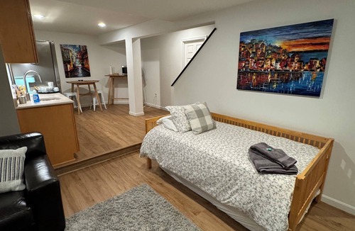 Reston Bed & Breakfast | Clean comfy Reston B&B with ping pong table