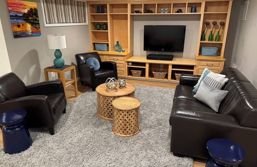 Reston Bed & Breakfast | Clean comfy Reston B&B with ping pong table