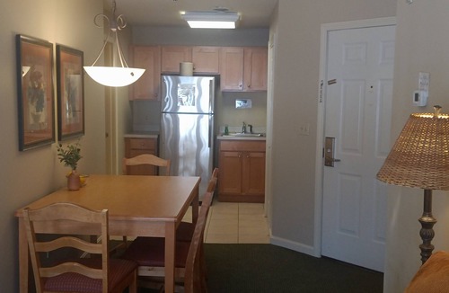 Williamstown Condo | Clean+Comfy1BRw/Views! OpenLR/D/K! GasFP, HPool,HTub, WorkRemote+Play AllYear!🤗