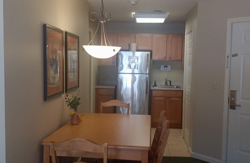 Williamstown Condo | Clean+Comfy1BRw/Views! OpenLR/D/K! GasFP, HPool,HTub, WorkRemote+Play AllYear!🤗