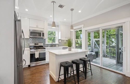 Dorchester House | Clean contemporary Boston duplex