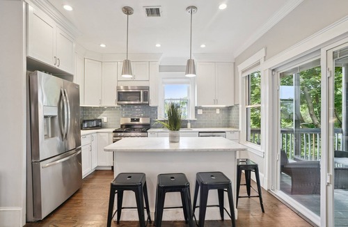 Dorchester House | Clean contemporary Boston duplex
