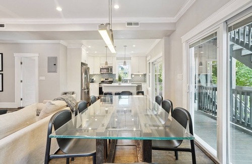 Dorchester House | Clean contemporary Boston duplex