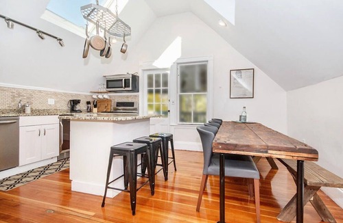 Dorchester House | Clean, Contemporary Duplex | Sleeps 20