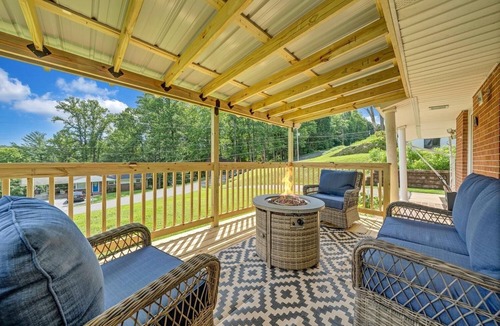 Collinsville House | Clean, Convenient and Comfortable 3BR home