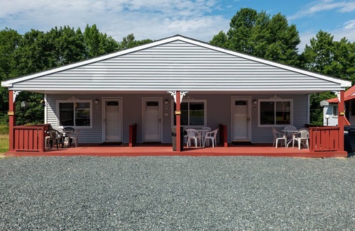 Ellsworth House | Clean & Cozy 1BR Apt#6 w/Full Kitchen & Private Bath