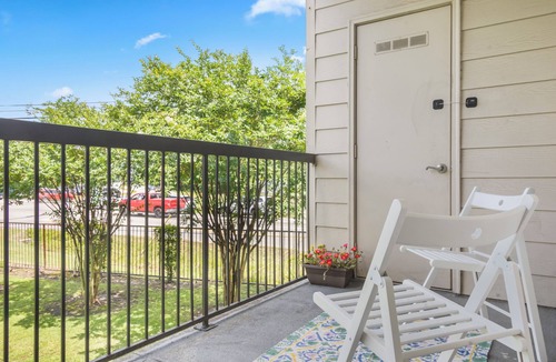 Alden Bridge Apartment | Clean+Cozy 1BR Gym + Mins To Houston ER +Parking